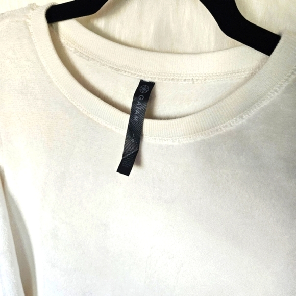 GAIAM Classic Ultra Soft Polar White Pullover Sweater - Picture 5 of 8